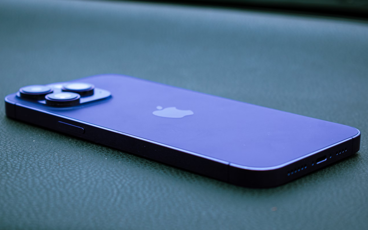 iPhone 6s 屏幕总成高清照片:前置摄像头尺寸更大? iPhone 6s 屏幕总成高清照片:前置摄像头尺寸更大?