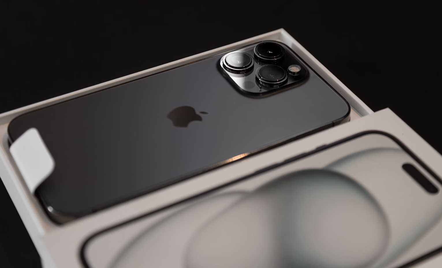 iPhone SE 2代三色渲染图曝光 你会买吗? iPhone SE 2代三色渲染图曝光 你会买吗?