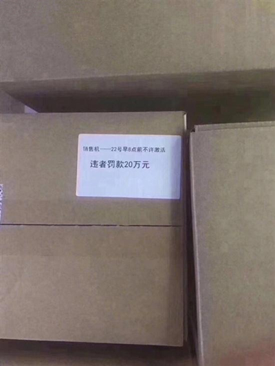 黑红配:苹果PRODUCT(RED)版iPhone X“抢先看” 黑红配:苹果PRODUCT(RED)版iPhone X“抢先看”