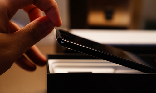 Cook 感谢参加香港广东道 Apple Store 开业的果粉 Cook 感谢参加香港广东道 Apple Store 开业的果粉