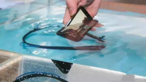 苹果回应 iPhone 17 Pro 划痕问题:系 MagSafe 展示架材料转移导致 苹果回应 iPhone 17 Pro 划痕问题:系 MagSafe 展示架材料转移导致