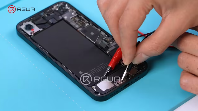 苹果 iPhone 12 系列保护壳曝光：外观设计复刻 iPhone 4