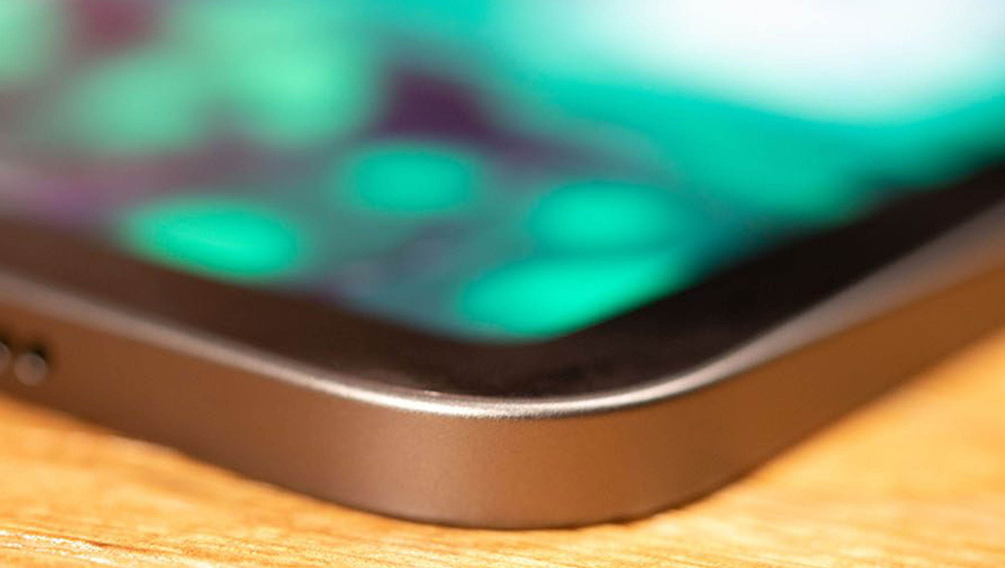 疑似 iPhone 13、iPhone 12 真机对比曝光：刘海面积大幅减少