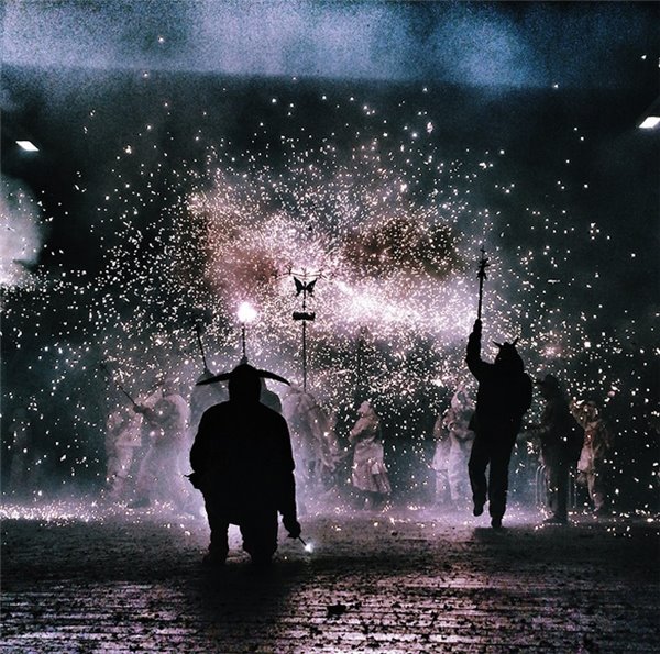 苹果iPhone XS的“入门指南”显示，AirPower尚存生机