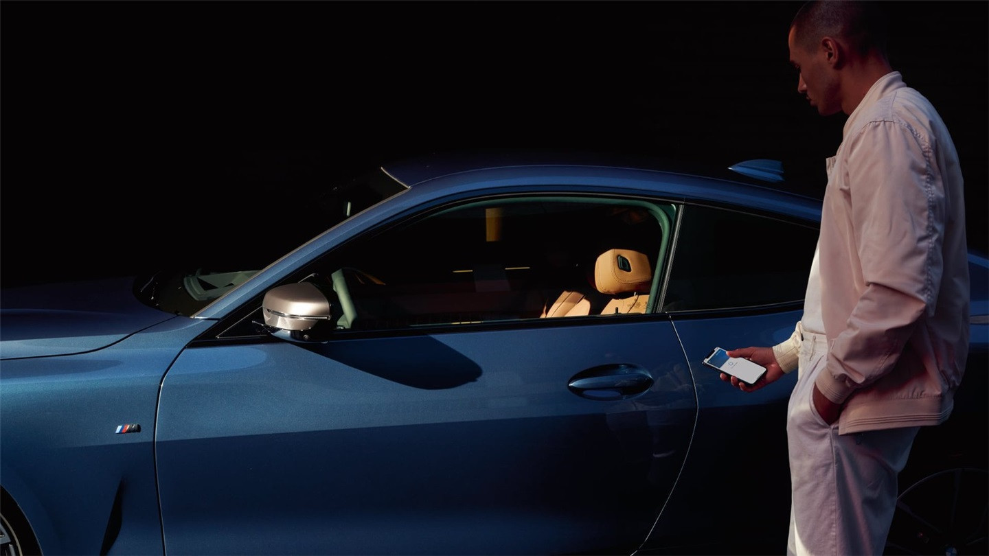 黑红配:苹果PRODUCT(RED)版iPhone X“抢先看” 黑红配:苹果PRODUCT(RED)版iPhone X“抢先看”