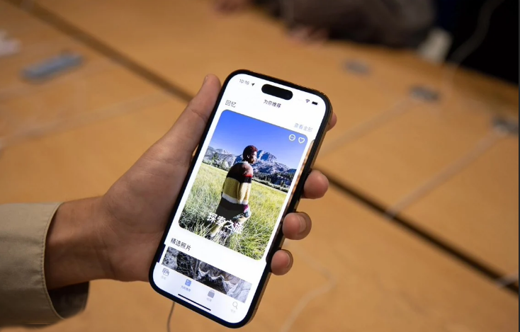 macOS 10.15 新功能:搭配 Apple Watch 使用,可填充所有密码验证 macOS 10.15 新功能:搭配 Apple Watch 使用,可填充所有密码验证