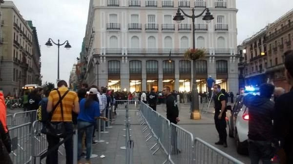 苹果iPhone6第二批开卖，排队狂潮依旧