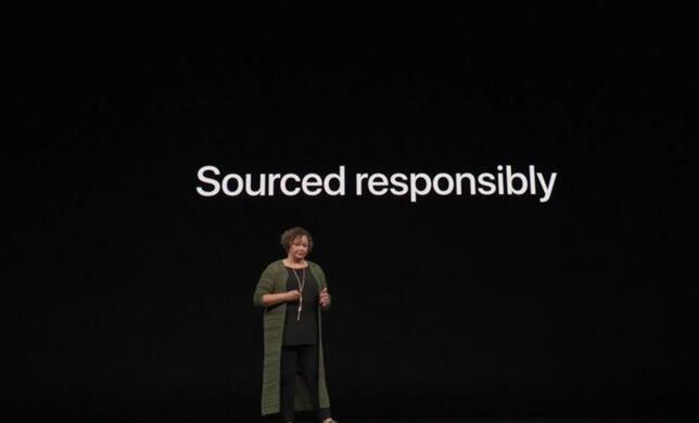 奇葩苹果iPhone X:屏幕“猫耳朵”竟然“掉”了 奇葩苹果iPhone X:屏幕“猫耳朵”竟然“掉”了