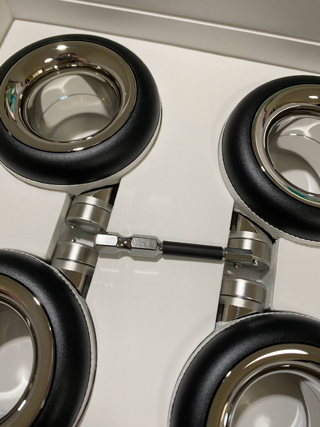 传闻全新 AirPower 正在测试中,增加 A11 芯片解决过热 传闻全新 AirPower 正在测试中,增加 A11 芯片解决过热