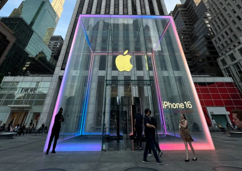 苹果 iOS 17 调整电话界面：挂断按钮移到右下角