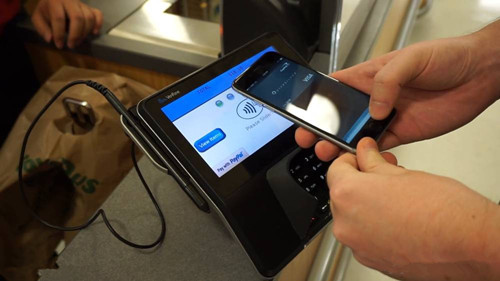 罕见的苹果 iPhone 4 原型机曝光:后盖上印有“死星”Logo 罕见的苹果 iPhone 4 原型机曝光:后盖上印有“死星”Logo