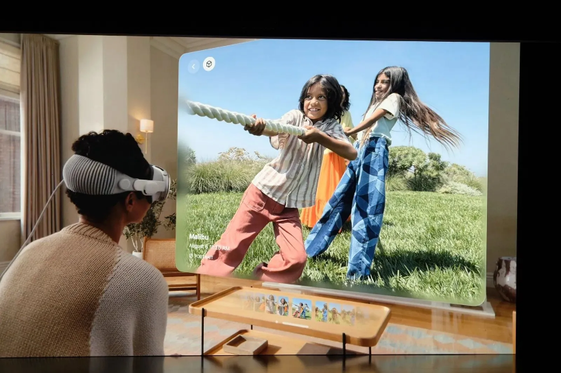 上手图显示苹果 iPhone 15 Pro 系列机型存在变色和吸指纹问题 上手图显示苹果 iPhone 15 Pro 系列机型存在变色和吸指纹问题