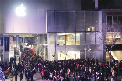 苹果 iPhone 14 Pro 采用白色包装盒,纸质撕拉无塑封 苹果 iPhone 14 Pro 采用白色包装盒,纸质撕拉无塑封