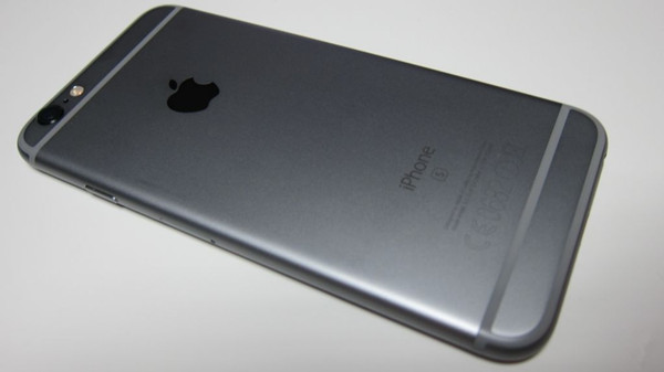 官怒民怨?多家组织机构指责苹果降频做法 官怒民怨?多家组织机构指责苹果降频做法