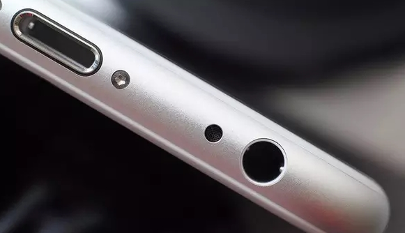 iFixit 拆解评估苹果 AirPods 3:可修复性为 0 iFixit 拆解评估苹果 AirPods 3:可修复性为 0