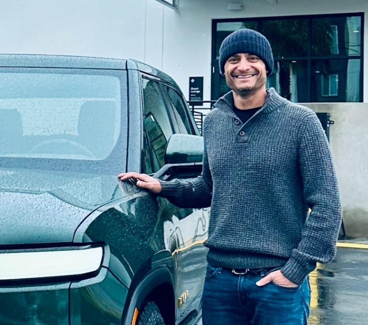 苹果正在开发至少三个 AR 或 VR 类型的头戴式设备