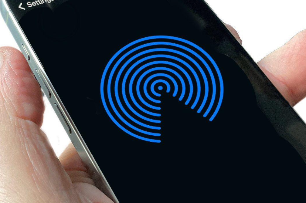 苹果：iOS 17.2 正式版将解决部分车辆的 iPhone 无线充电问题