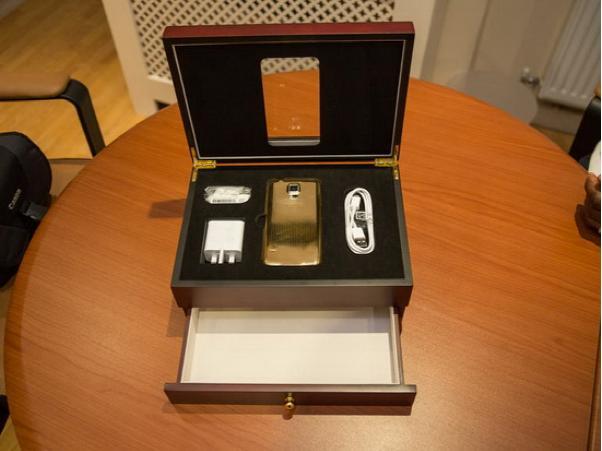 iPhone X诡异问题再现:镜头盖掉落 iPhone X诡异问题再现:镜头盖掉落