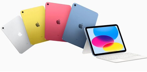 可爱双胞胎在万圣节饰演 AirPods 耳机走红网络,获库克点赞 可爱双胞胎在万圣节饰演 AirPods 耳机走红网络,获库克点赞